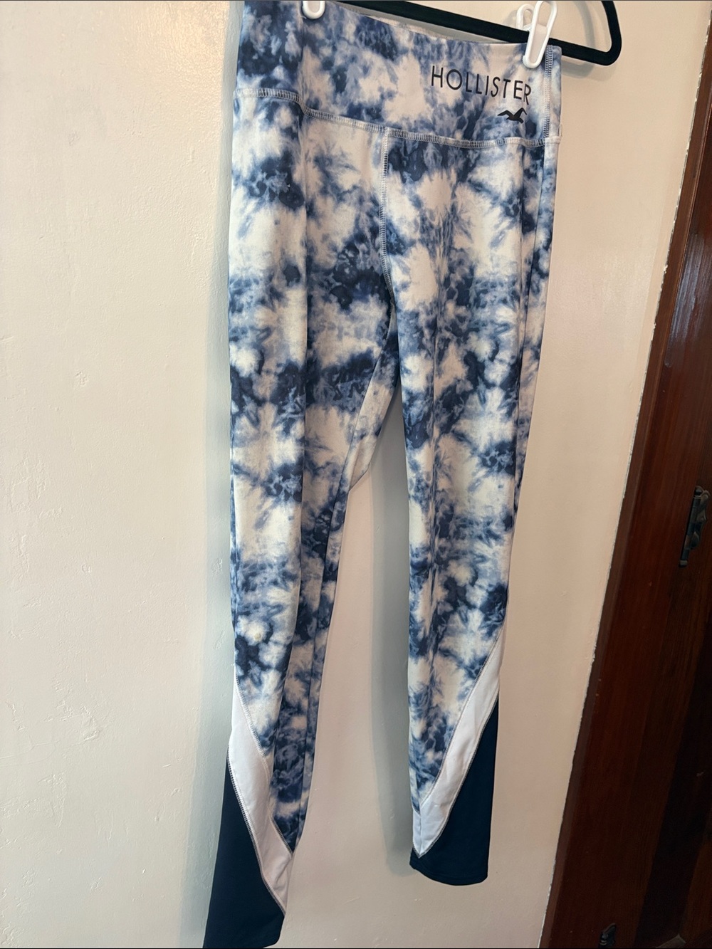 Hollister Blue and White Tie-Dye Leggings Size Small - Picture 6 of 7